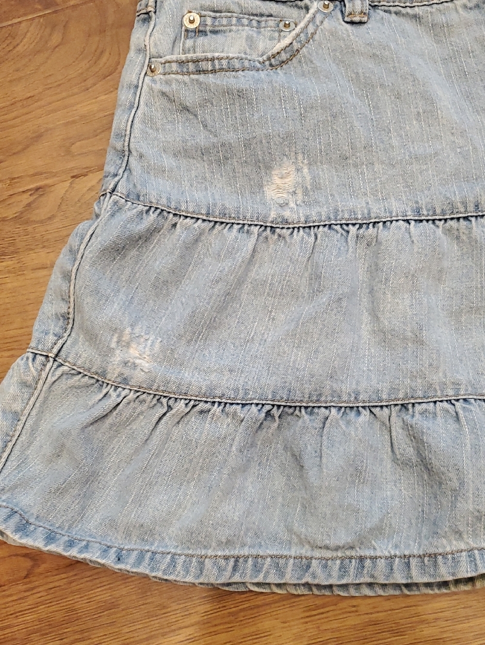 One Tuff Babe Jeanswear Light Wash Denim Tiered Skirt Womens 9 /10 Ruffled Denim - Picture 5 of 15